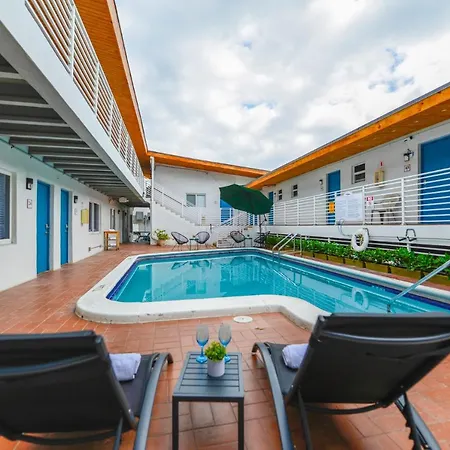 Cozy 1 Bedroom With Pool Steps From The Beach #41-3