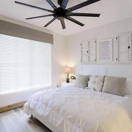 Greenlinks Remodeled Unit 3Bedrooms-3