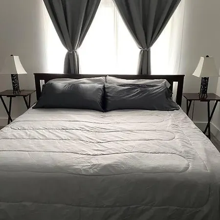 Quiet And Spacious Townhouse In Miami-3
