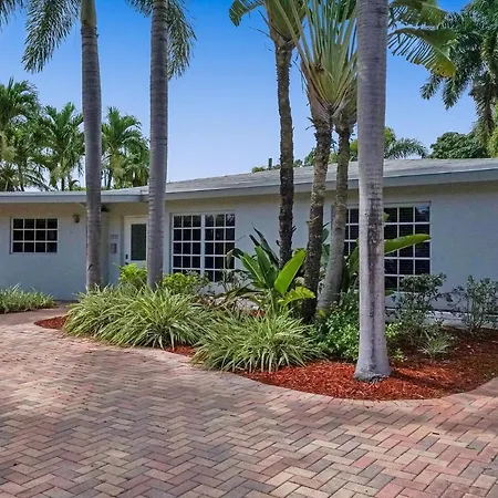 Modern 4Bdr Home With Pool By The Beach-2
