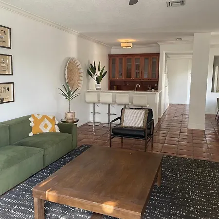 Las Olas Villa With 5 Bedroom, Lakeview, Dock & Pool-3