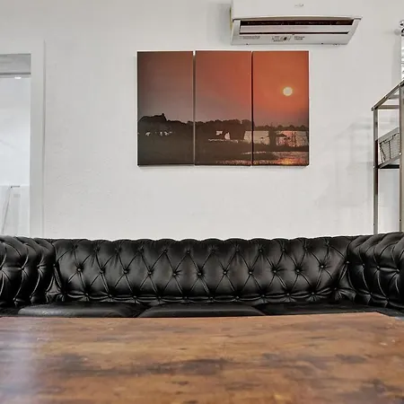 Lovely 1 Bedroom Studio In Quiet Neighborhood-3