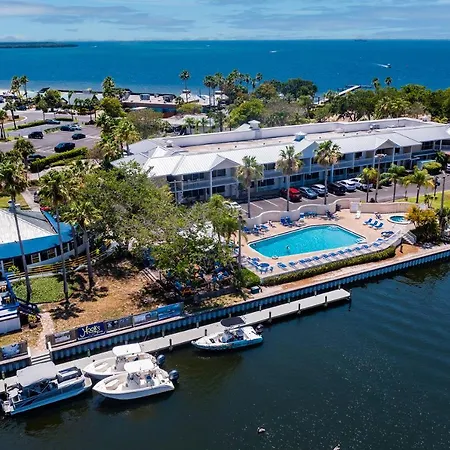 Tampa Bay, Beach Step Away, Wifi, Free Parking,Pools, Jacuzzi-2