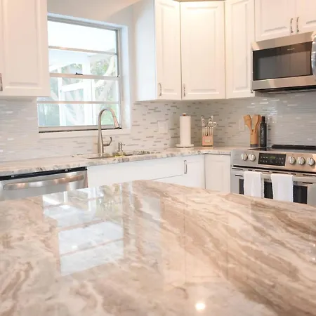Beautiful Modern Home In Jensen Beach With Heated Pool Near Downtown And Beaches-3