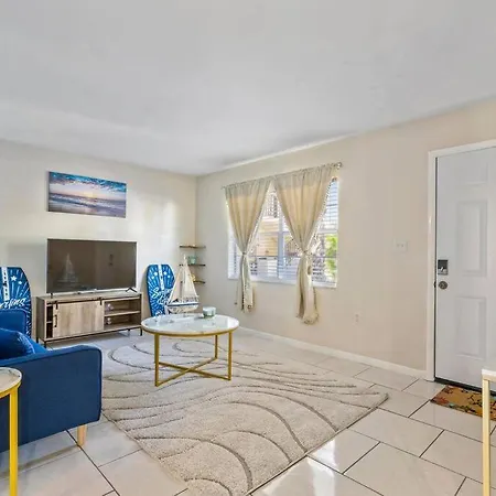 *The Blue Oasis* - 5 Min To Downtown Fort Myers-2