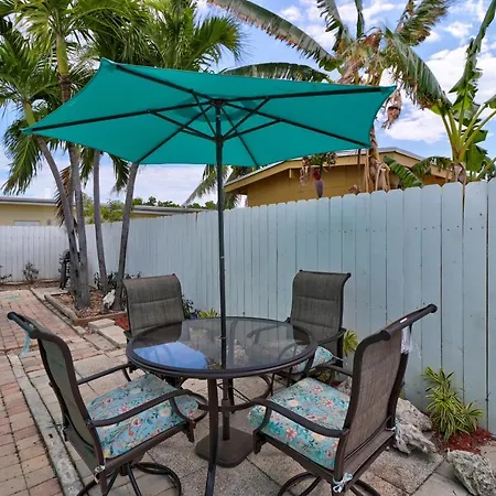 Exclusive Couples & Family Vacation Getaway! King Sized Bed, Sleeps 6 Guests-3