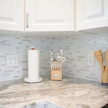 Beautiful Modern Home In Jensen Beach With Heated Pool Near Downtown And Beaches-2