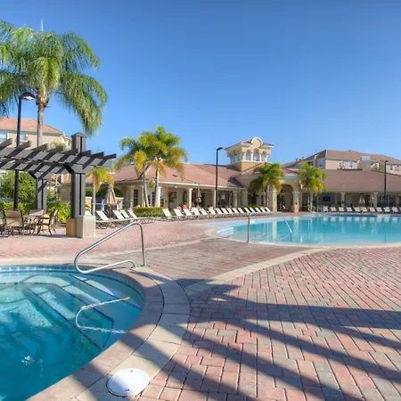 Beautiful Lakeview Deluxe Condo Near Theme Parks-2