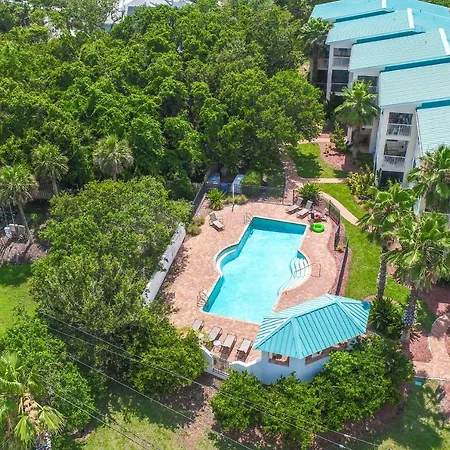 Dog-Friendly Vacation Home Close To The Beach With Pool & Screened Porch-2