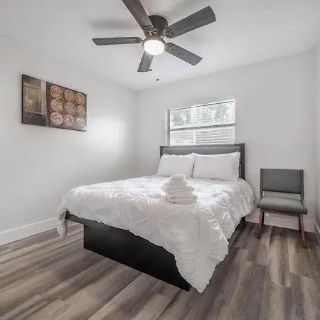 Renovated North Tampa Home By Usf-3