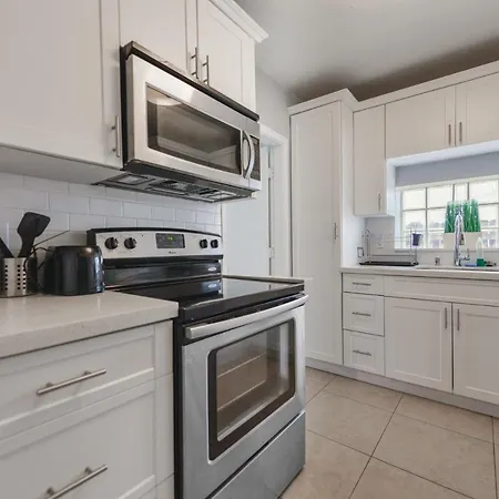 Amazing 3Br House 5 Minutes From Marlins Park-2