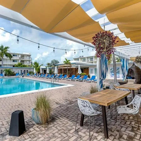 Updated Waterfront, Pool, Tiki Bar, Boat Ramp, Etc-3