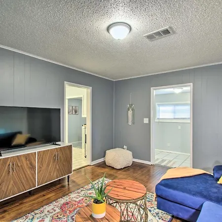Convenient Pensacola Home With Deck And Fire Pit!-3