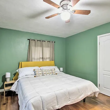 Convenient Pensacola Home With Deck And Fire Pit!-2