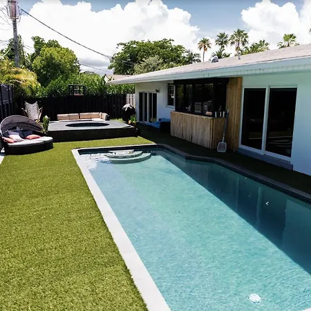 Miami Cozi Villa - Heated Pool & Hot Tub-2