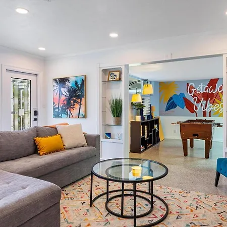 Trendy 3-Bedroom Villa With Saltwater Pool And Yard-2