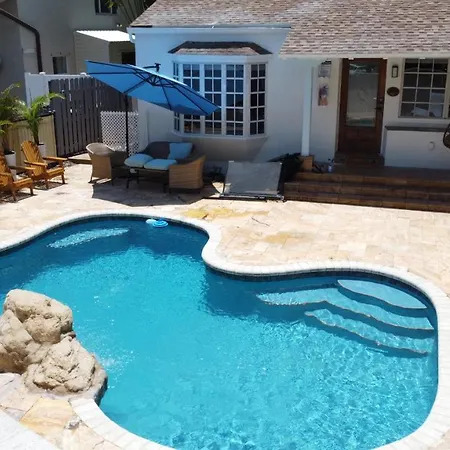 Villa Rio Vista - Massive Las Olas Compound With Pool & 3 Living Areas With Kitchens-2