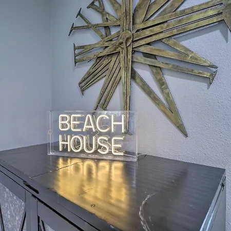 Beach House With Outdoor Kitchen, Walk To Coast-3