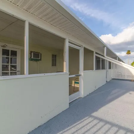 Captain'S Table Hotel By Everglades Adventures-2