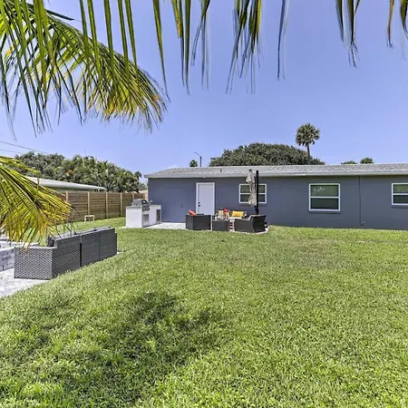 Beach House With Outdoor Kitchen, Walk To Coast-2