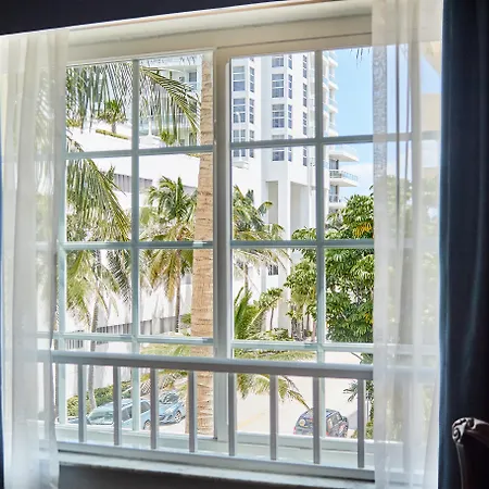 Modern Studio In Miami Beach-2