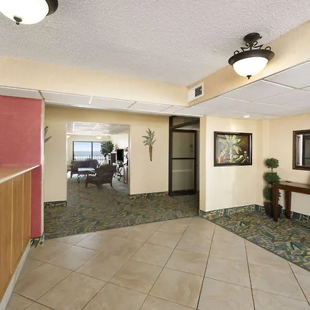 Days Inn By Wyndham Daytona Oceanfront-3