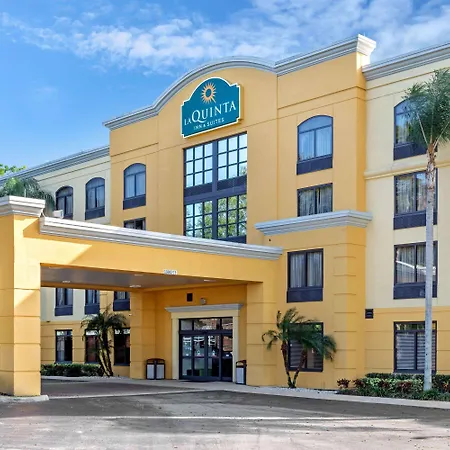 Comfort Inn & Suites Tampa North I-75-2