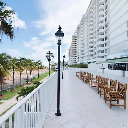 Pavilion Beach, Xl Balcony Suites-2