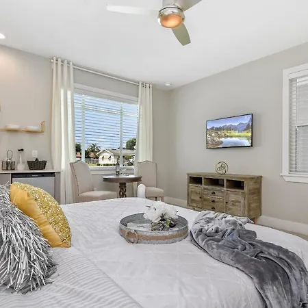 Centrally Located Guest Suite Retreat-3