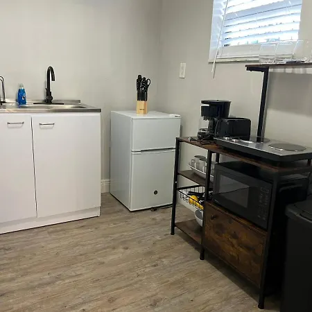 Coral Gable Studio W/Free Parking & Wifi-3