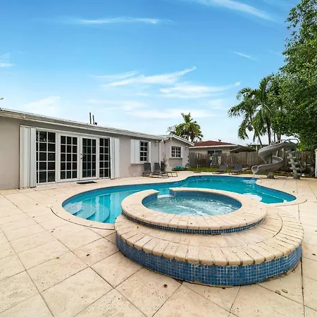 Pool House On The Water 2-3