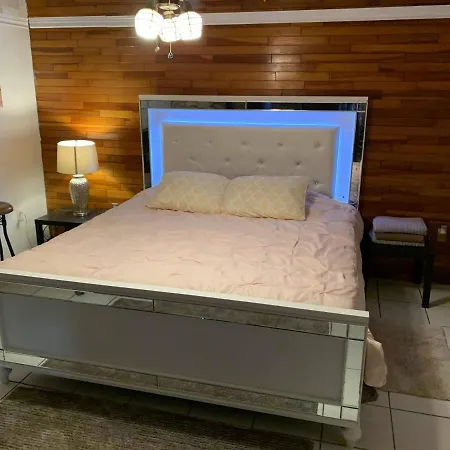 Deluxe Studio & Pet Friendly-2