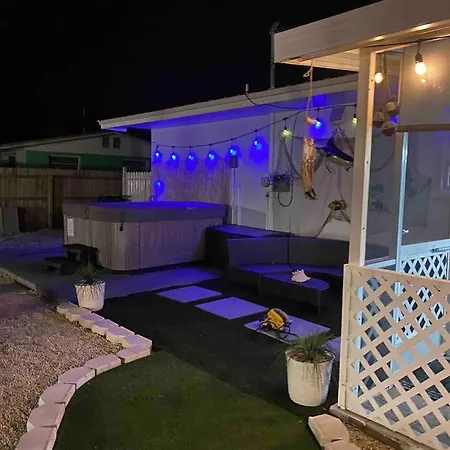 Cozy Family Home-5 Minute Drive To Sombrero Beach-3