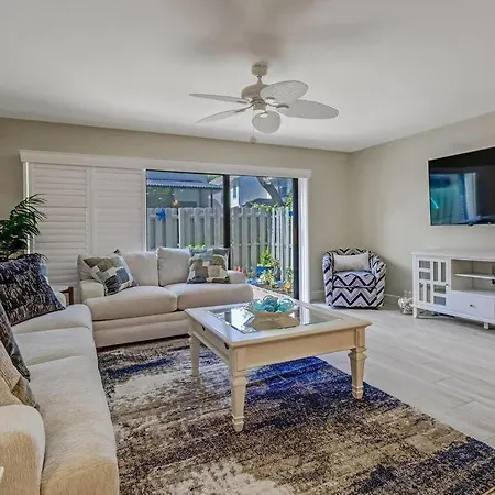 Location! 2 Bd/2.5Ba Near Mercato/Vanderbiltbeach.-2