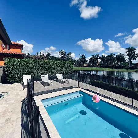 Serene Spacious 5 Bedroom Miami Home-2