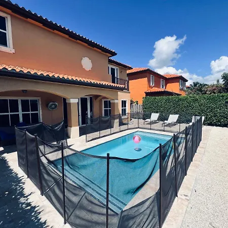 Serene Spacious 5 Bedroom Miami Home-3