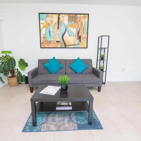Spacious Entire Apartment With Free Parking-3
