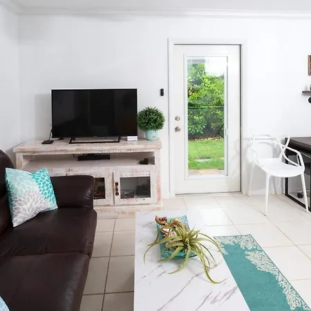 In The Heart Of Naples, Suite With Lake & Pool-3
