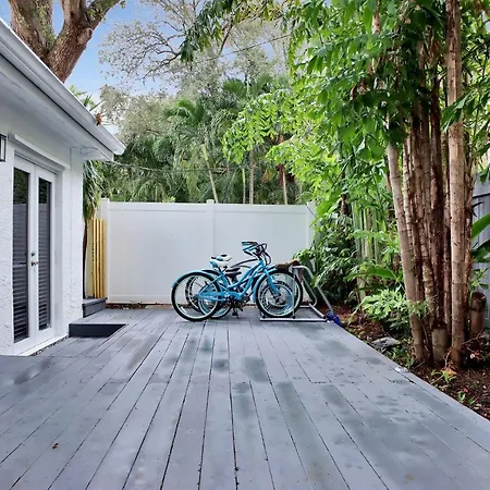 Villa Rio Vista - Massive Las Olas Compound With Pool & 3 Living Areas With Kitchens-3