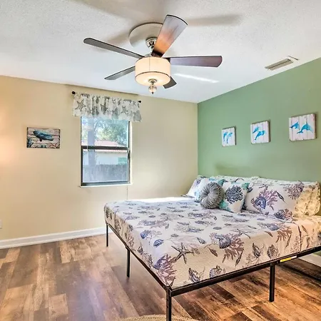 Pet-Friendly Crystal River Home With Hot Tub!-3