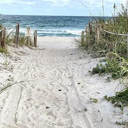 Luxe Studio, Private Beach, King Bed, Ocean Views Condo-2