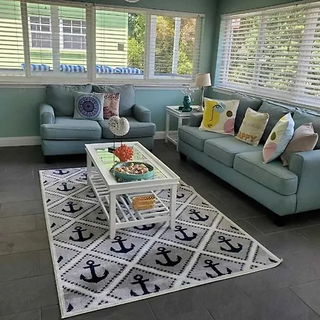 Kl Retreat 6Br-4Bth With Jacuzzi And Family Room!-2