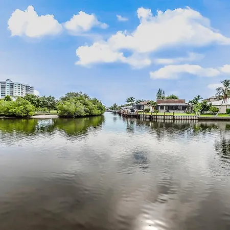 Vanderbilt Luxury Landing-2