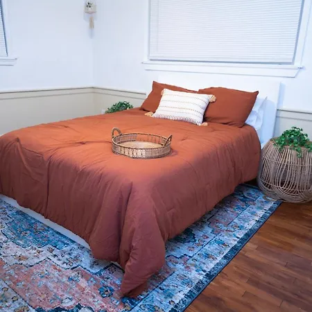 Cozy And Adorable 1 Bdr/1 Ba-2