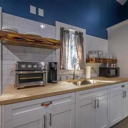 Blue Bay Suite! Near Downtown And Foodie Hot Spots-3