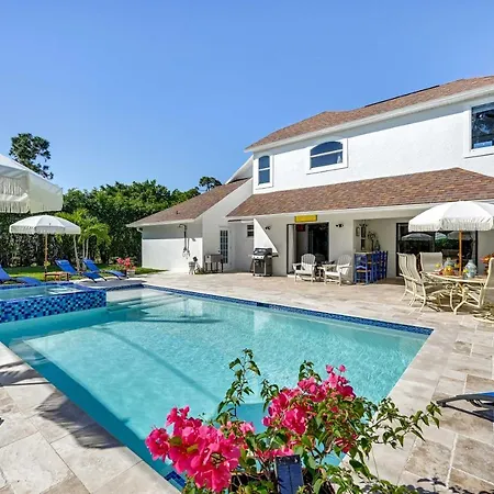 Modern Naples Oasis W/ Saltwater Pool & Jacuzzi!-2