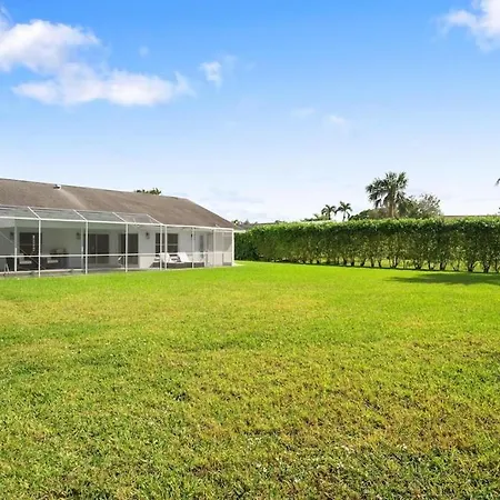 Heated Pool Home Located In Golf Course Community-2