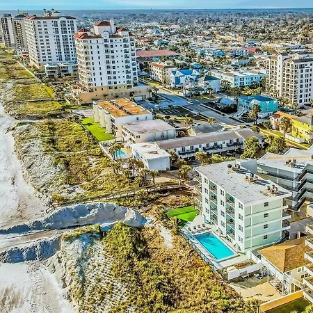 Polished Oceanfront Condo With Pool Access, Private Balcony & Washer/Dryer-3