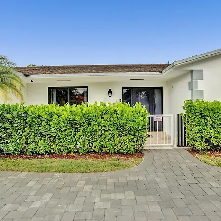 Gorgeous 5Br Villa +Heated Pool!-2