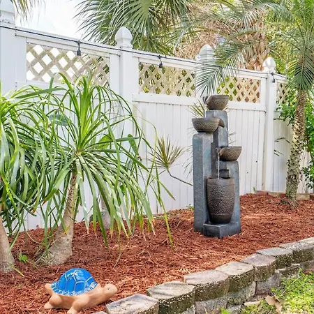 Larrys Lauderdale Getaway With Heated Pool And Tiki Hut-2
